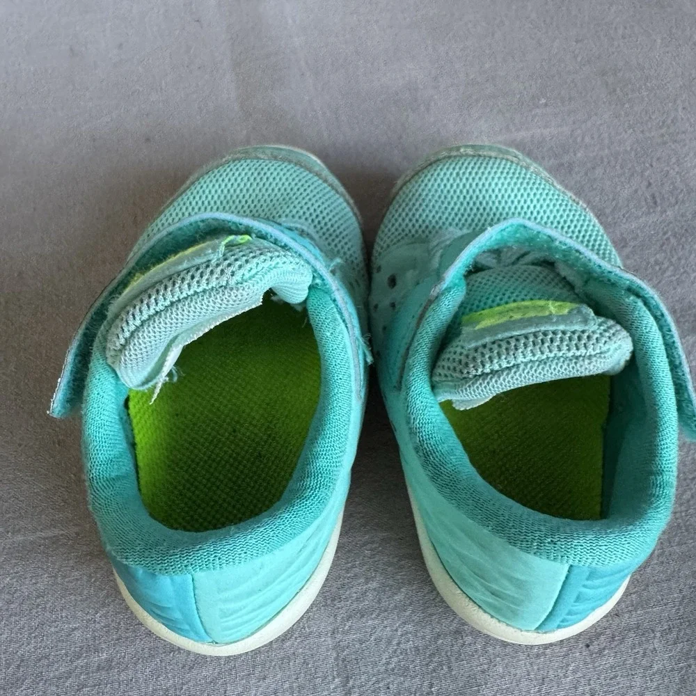 Size 4c - Nike Stelos Green Hook & Loop Mesh Toddler Sneakers 844977-300